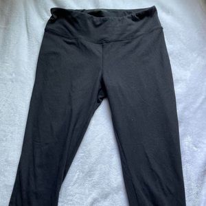 3/4 length black yoga leggings